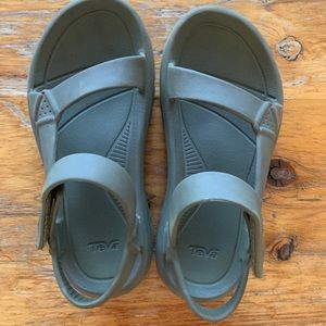 Teva Hurricane - Olive Green - like new!